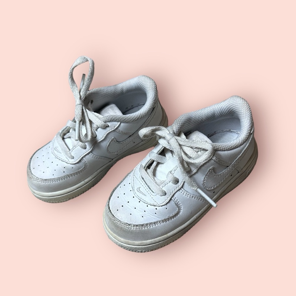 Kids Nike Low Top White Air Force 1 Sneakers Size 8C